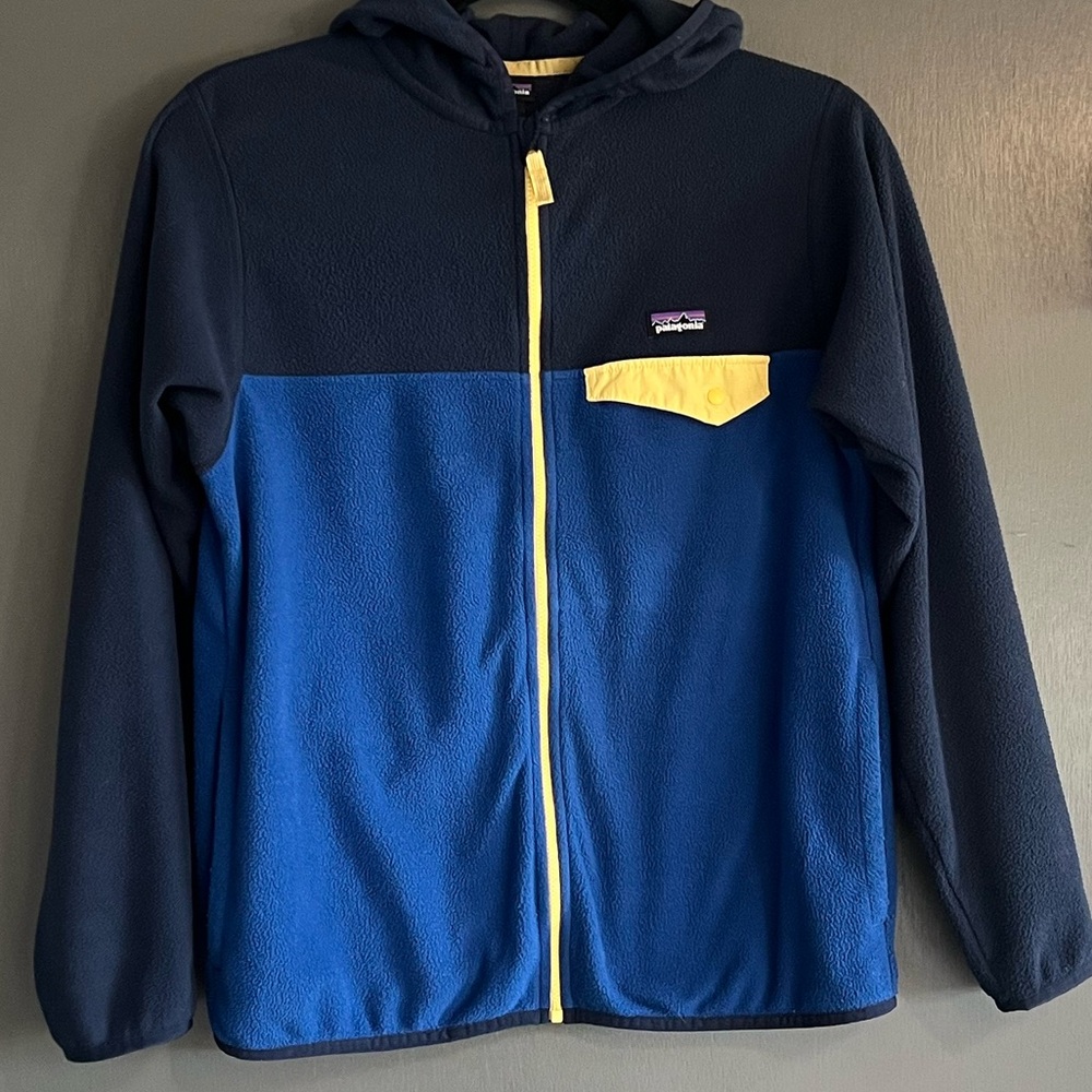 Patagonia Blue and Yellow Puffer Jackets with Relaxed Fit
